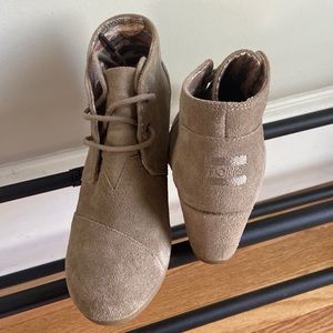 Women Ankle wedge boots, taupe suade, size 6.5, like new,